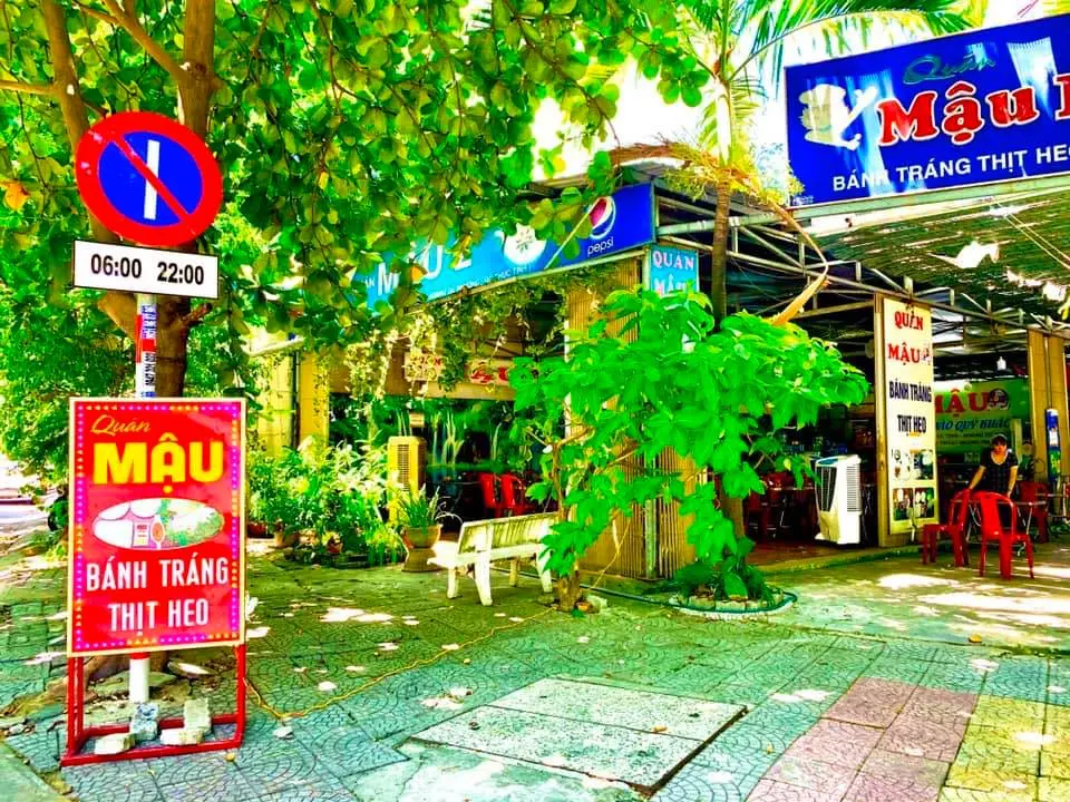 Thưởng thức hương vị ngon kh&oacute; cưỡng tại Qu&aacute;n Mậu - Đặc sản b&aacute;nh tr&aacute;ng cuốn thịt heo Đ&agrave; Nẵng 6
