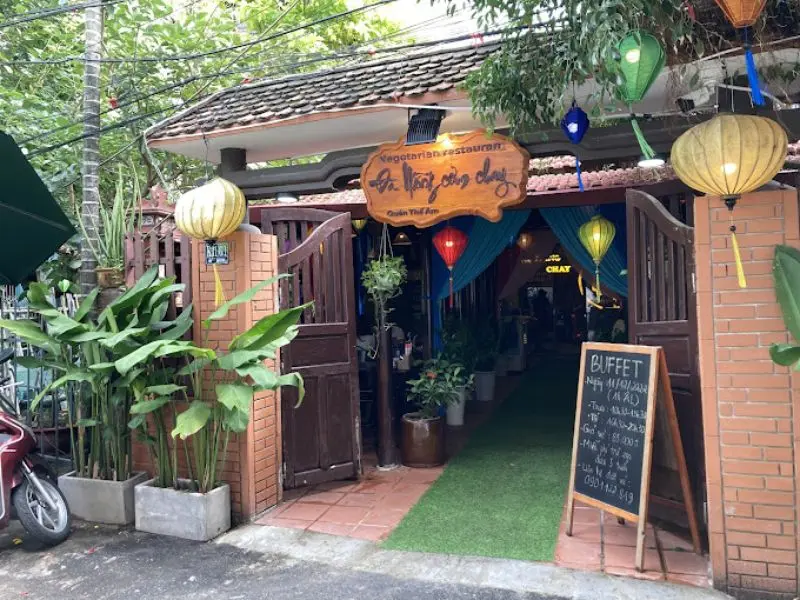 Top 8 qu&aacute;n buffet chay Đ&agrave; Nẵng si&ecirc;u ngon v&agrave; nổi tiếng nhất 6