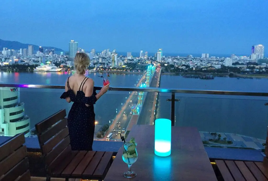 Top View Bar Da Nang - Điểm nh&igrave;n ngắm to&agrave;n th&agrave;nh phố từ tr&ecirc;n cao 2