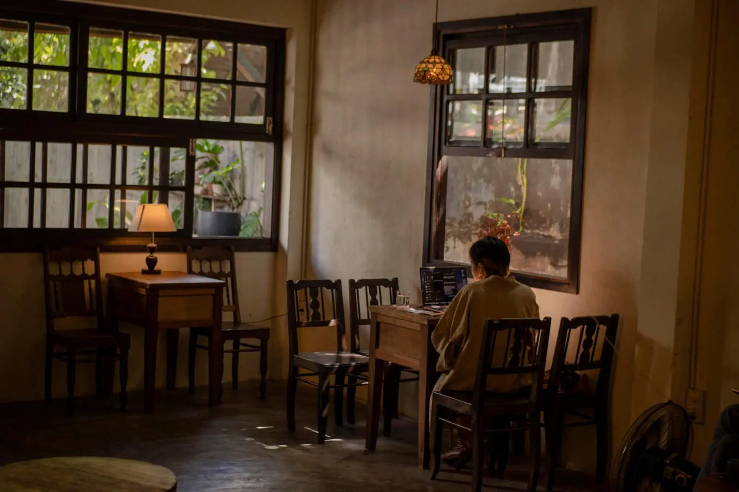 V7 Coffee Da Nang - Đi t&igrave;m b&igrave;nh y&ecirc;n b&ecirc;n trong ng&ocirc;i nh&agrave; nhỏ th&acirc;n thương 3