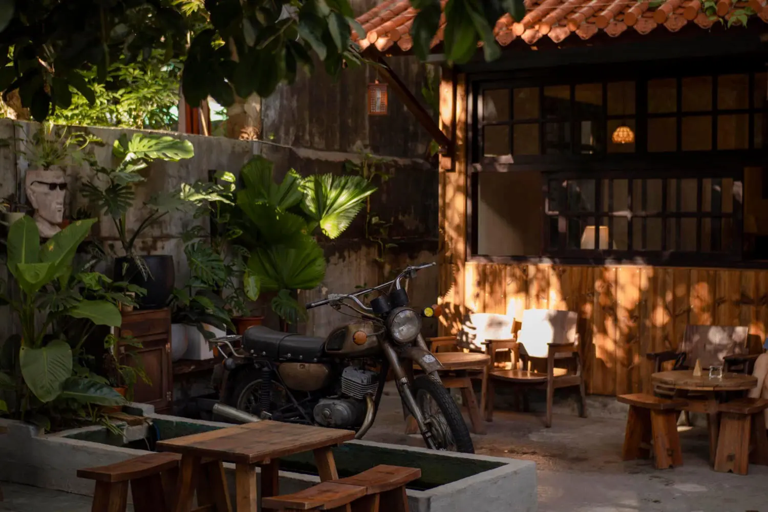 V7 Coffee Da Nang - Đi t&igrave;m b&igrave;nh y&ecirc;n b&ecirc;n trong ng&ocirc;i nh&agrave; nhỏ th&acirc;n thương 4