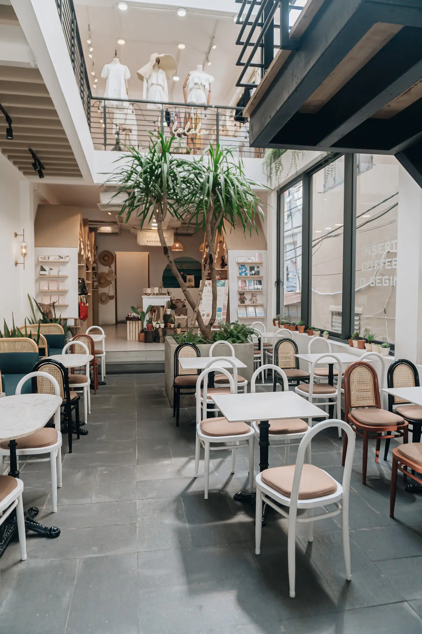 Wonderlust Coffee and Bakery - C&agrave; ph&ecirc; sống ảo bậc nhất Đ&agrave; Nẵng 13