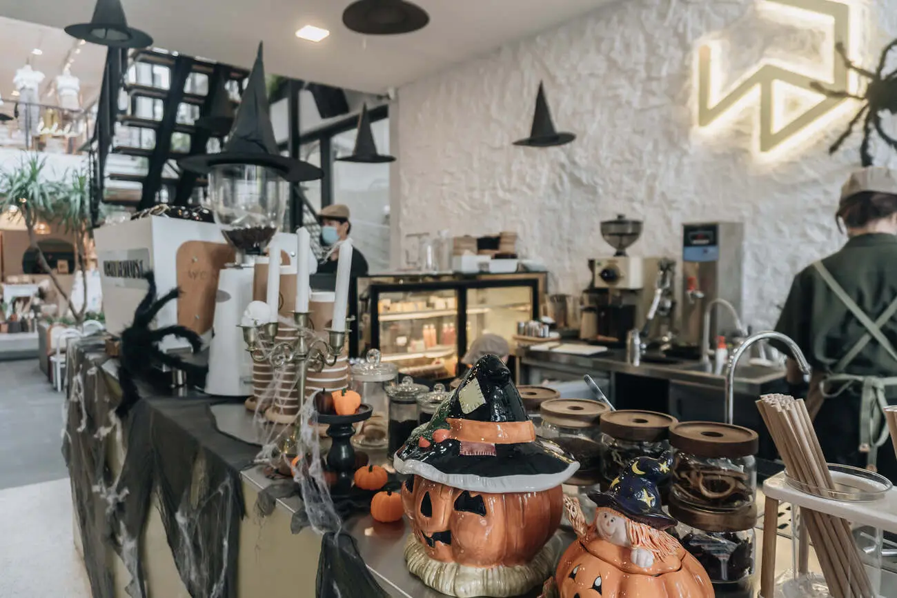 Wonderlust Coffee and Bakery - C&agrave; ph&ecirc; sống ảo bậc nhất Đ&agrave; Nẵng 10
