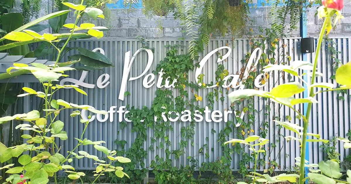 Đến Le Petit Café, ngồi góc nào cũng cho ra đời những bức ảnh triệu like