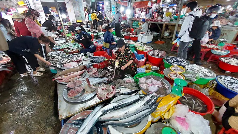 Chợ M&acirc;n Th&aacute;i, chợ chiều sầm uất nức tiếng Đ&agrave; th&agrave;nh 5