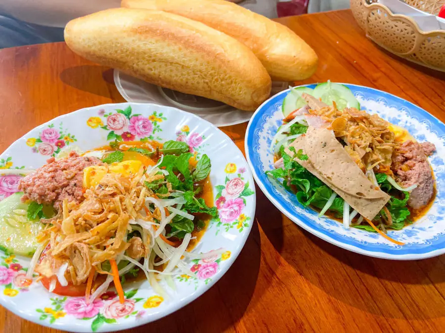 Kh&aacute;m ph&aacute; ngay Tiệm ốp la huyền thoại của học sinh H&ograve;a Vang 2