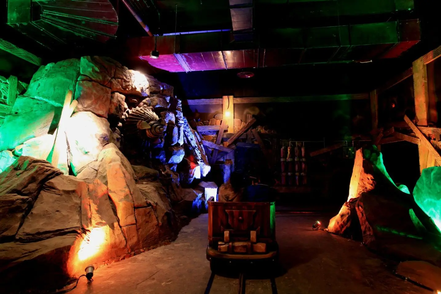 Ph&aacute; đảo khu vui chơi Fantasy Park B&agrave; N&agrave; Hills từ A đến Z 12