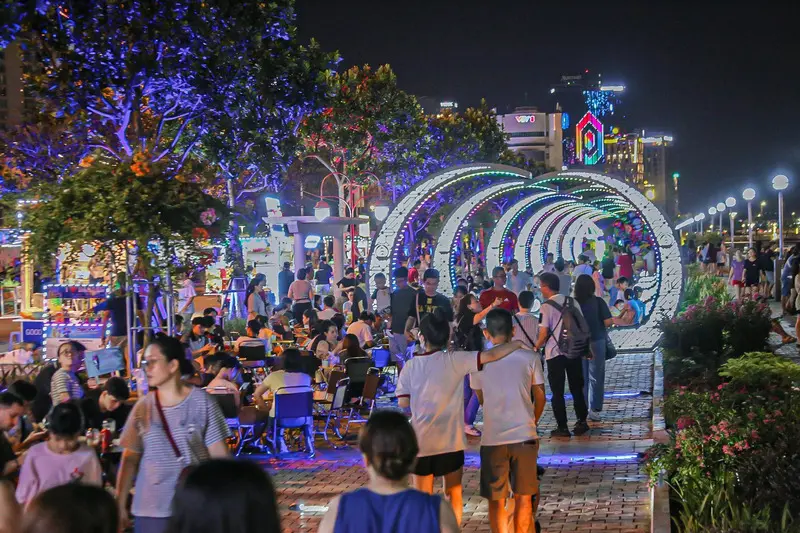 Phố đi bộ Đ&agrave; Nẵng Bạch Đằng điểm hẹn mới b&ecirc;n s&ocirc;ng H&agrave;n 6