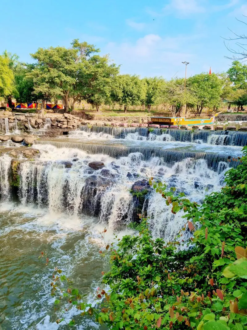 Th&aacute;c Đ&aacute; H&agrave;n, điểm vui chơi qu&ecirc;n lối về tại Đồng Nai 4
