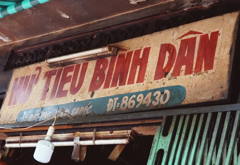 Gh&eacute; qu&aacute;n b&agrave; Sẩm thưởng thức hủ tiếu chỉ với 10.000 VND tại Sa Đ&eacute;c 2