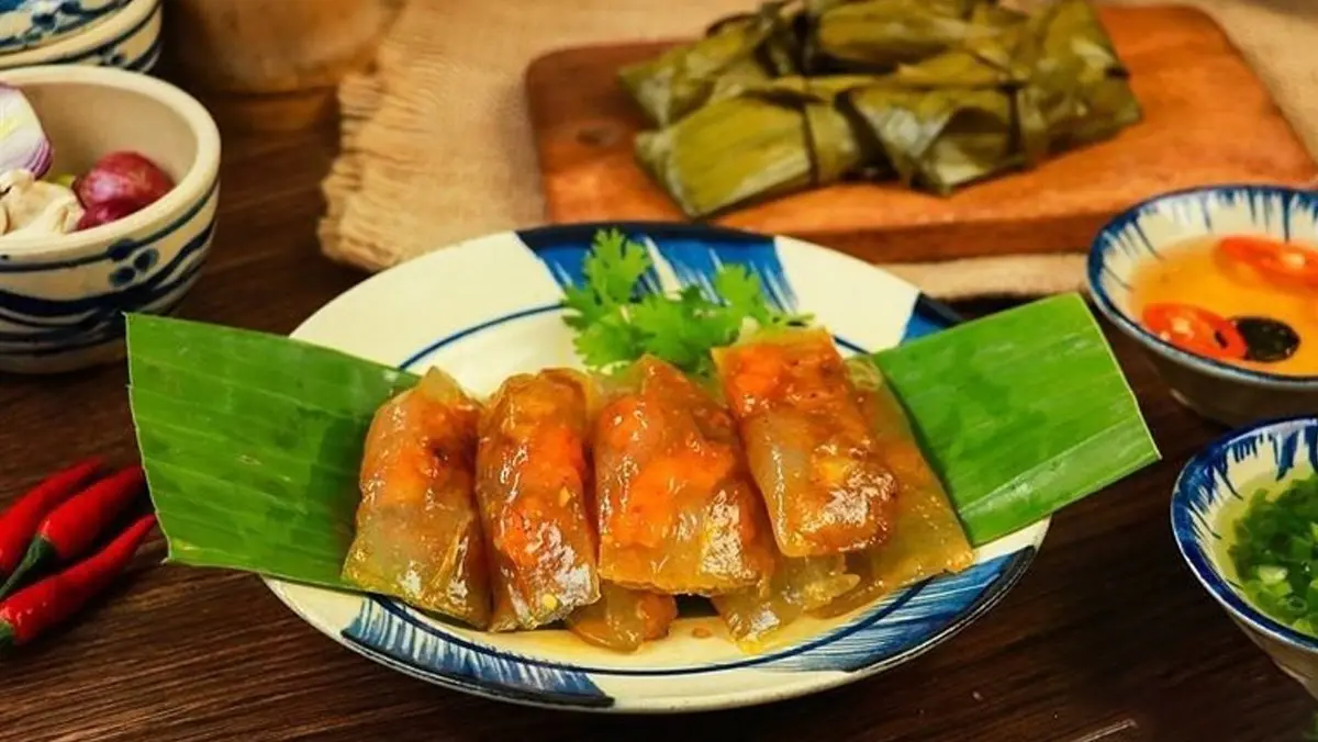 Bánh lọc nóng sông Hương với hương vị đậm đà khó quên