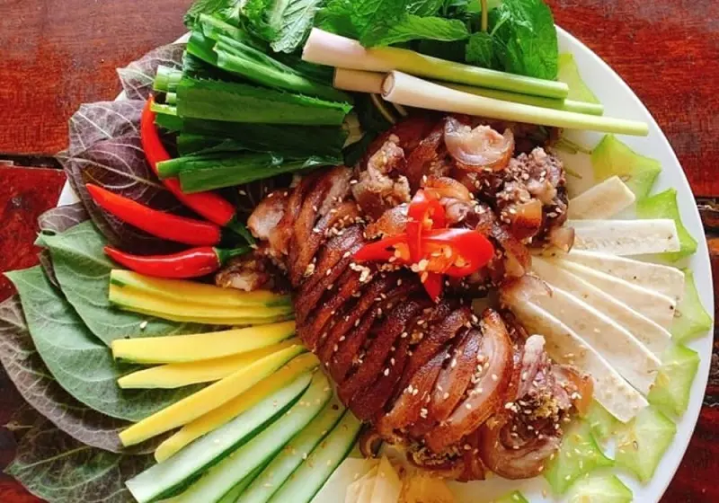 Càn quét Nhà hàng Tơ Nưng Biển Hồ với các món ăn ngon khó cưỡng