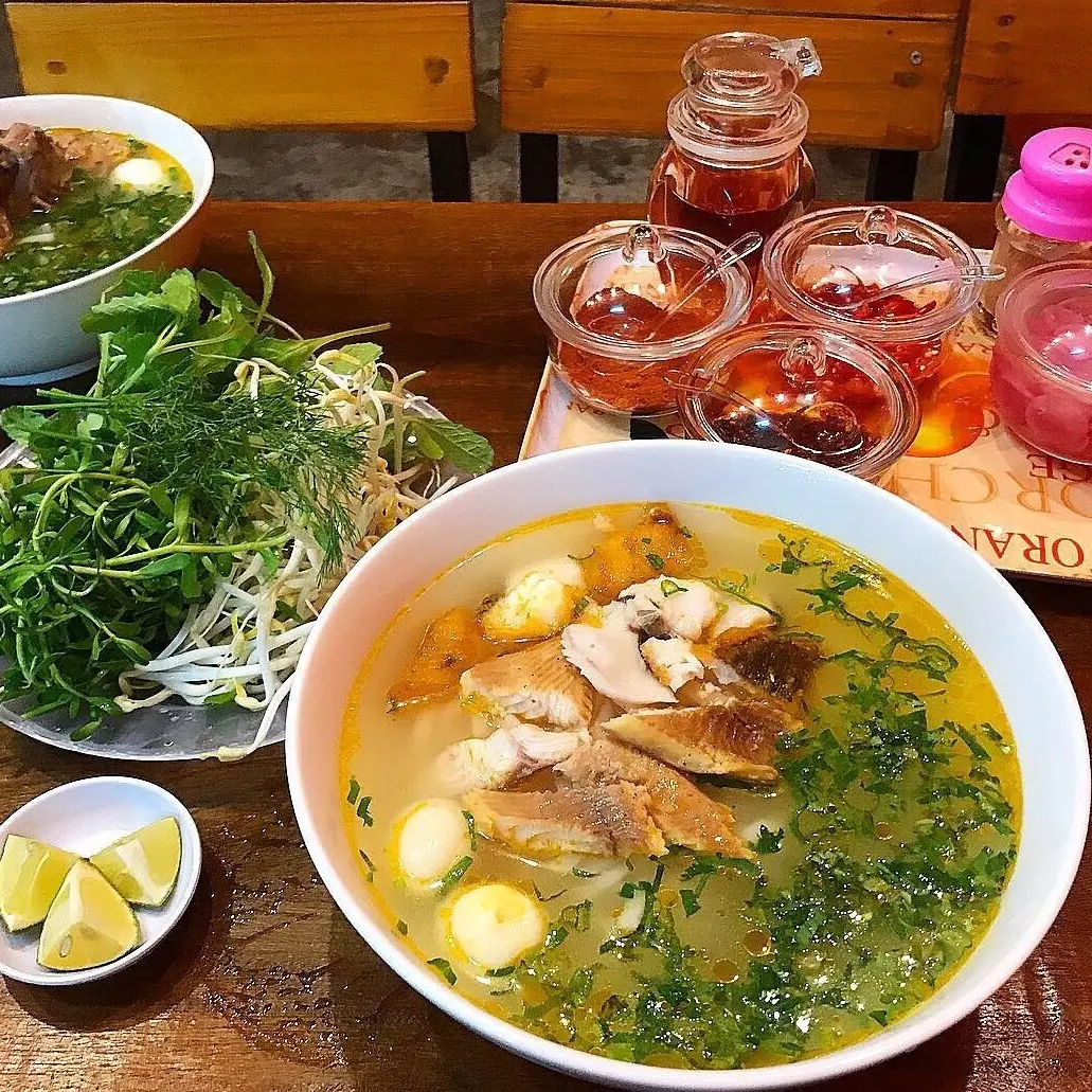 B&aacute;nh canh c&aacute; l&oacute;c Nam Giao nức tiếng tại phố n&uacute;i Pleiku 2