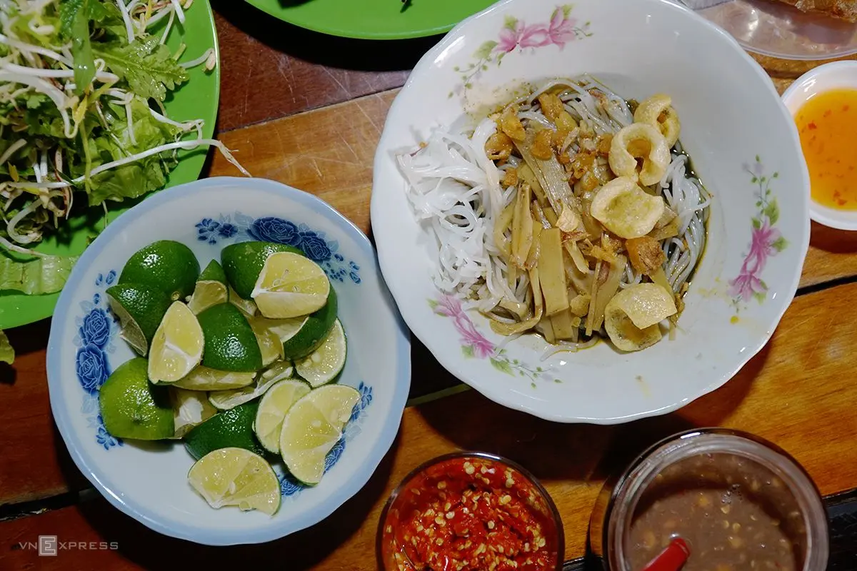 B&uacute;n cua thối c&ocirc; Chi, thức qu&agrave; l&agrave;m n&ecirc;n hương vị Gia Lai 6
