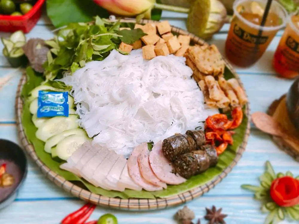 B&uacute;n đậu mắm t&ocirc;m c&ocirc; Duy&ecirc;n, chuỗi nh&agrave; h&agrave;ng ẩm thực nổi tiếng ở Pleiku 3