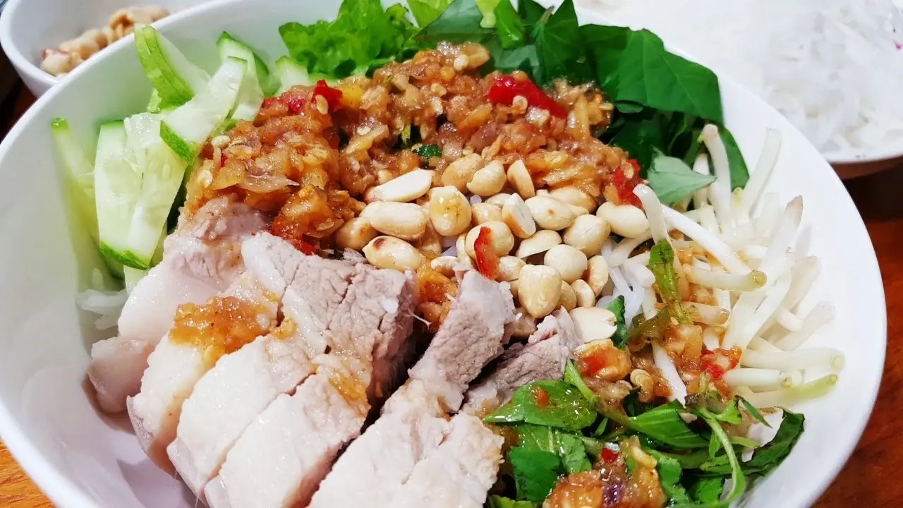 B&uacute;n mắm n&ecirc;m Gia Lai, đặc sản lạ vị giữa l&ograve;ng đại ng&agrave;n 3
