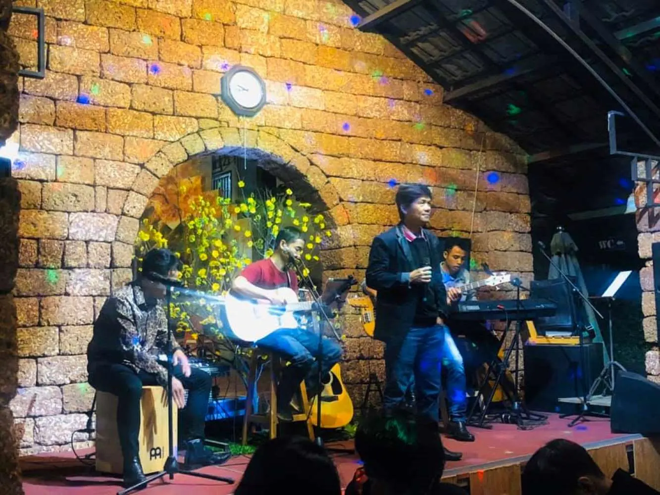 Cuội Acoustic Coffee, kh&aacute;m ph&aacute; kh&ocirc;ng gian kho&aacute;ng đạt c&ugrave;ng với giai điệu nhẹ nh&agrave;ng 6