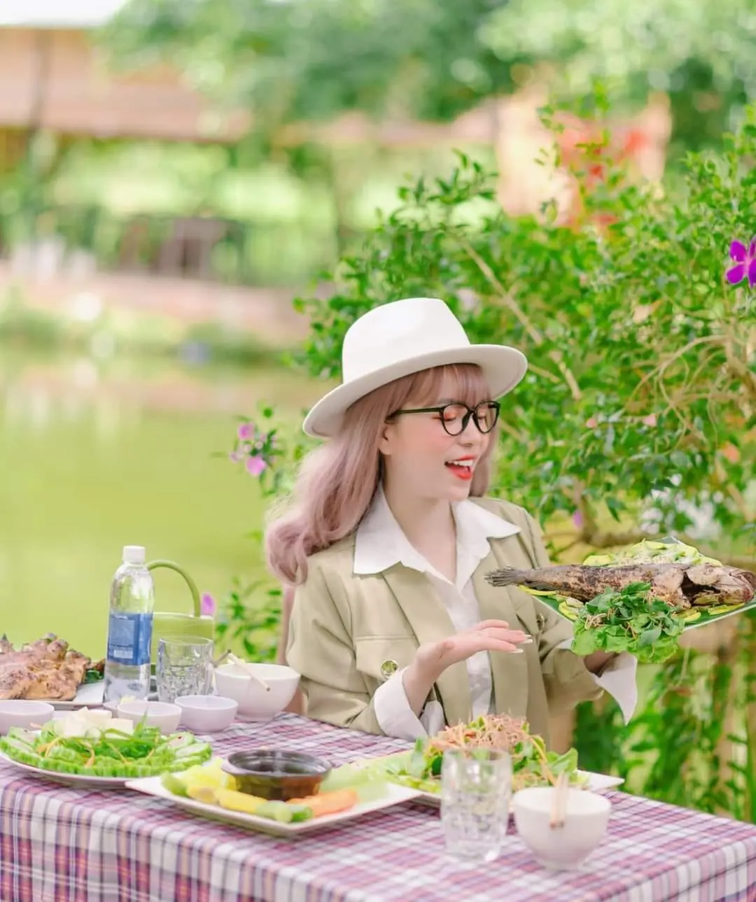 Đến Hương Đồng thưởng thức ẩm thực v&agrave; c&acirc;u c&aacute; thư gi&atilde;n 5