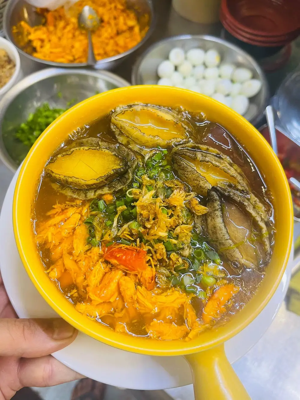 Đến Qu&aacute;n &ocirc;ng Mạnh để thưởng thức những m&oacute;n ăn quốc d&acirc;n tại Gia Lai 9