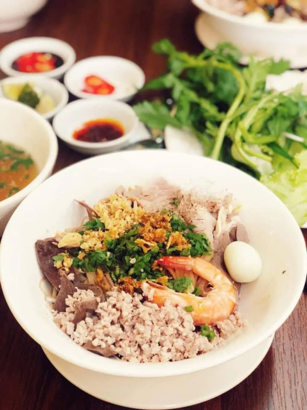 Đến Qu&aacute;n &ocirc;ng Mạnh để thưởng thức những m&oacute;n ăn quốc d&acirc;n tại Gia Lai 4