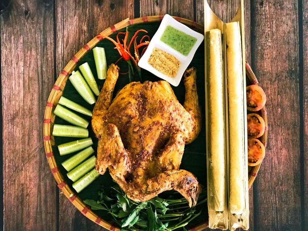 G&agrave; nướng cơm lam Pleiku, đặc sản d&acirc;n d&atilde; giữa chốn đại ng&agrave;n 8