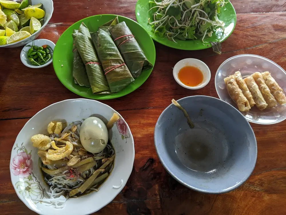 Gh&eacute; B&uacute;n mắm cua c&ocirc; Hương để thưởng thức đặc sản độc đ&aacute;o của phố n&uacute;i 5