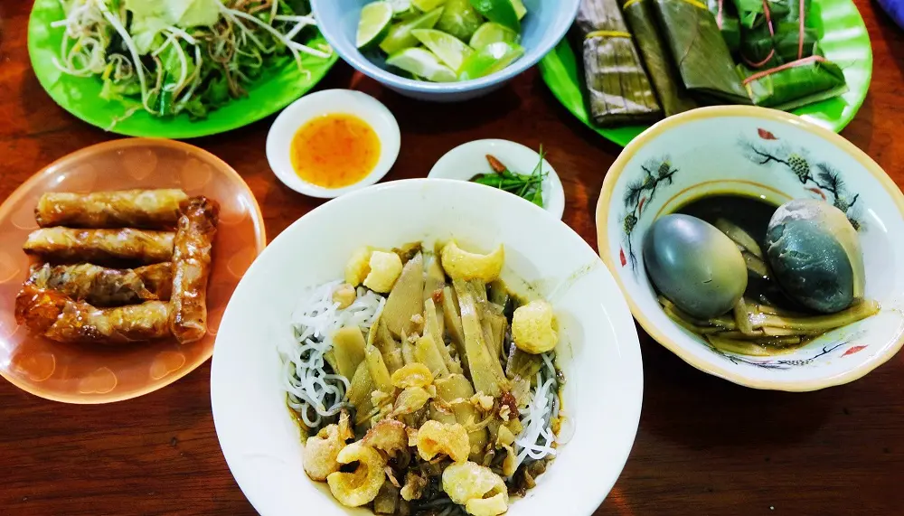 Gh&eacute; B&uacute;n mắm cua c&ocirc; Hương để thưởng thức đặc sản độc đ&aacute;o của phố n&uacute;i 3