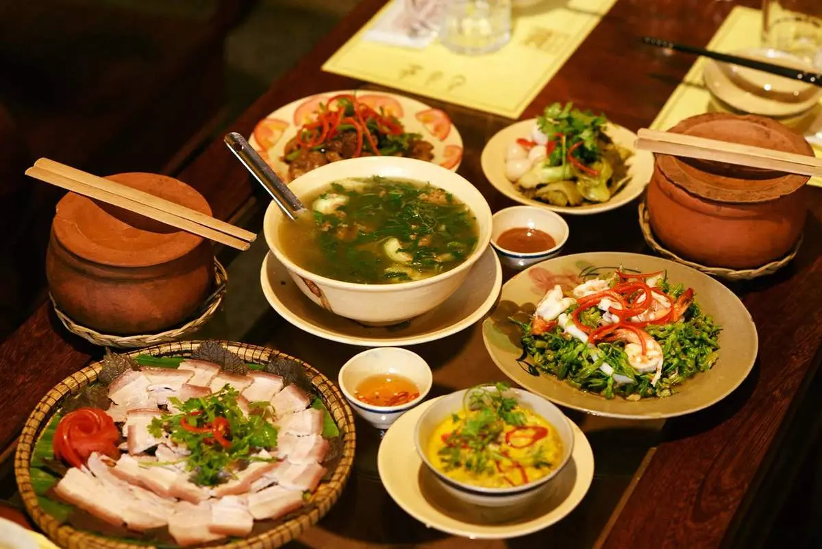 Gh&eacute; Cơm ni&ecirc;u Mộc Gia Lai thưởng thức tinh t&uacute;y ẩm thực Việt 8