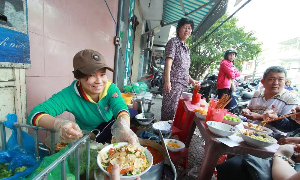 Gh&eacute; Qu&aacute;n m&igrave; quảng Ph&uacute; Chi&ecirc;m Pleiku nổi tiếng gần xa 5