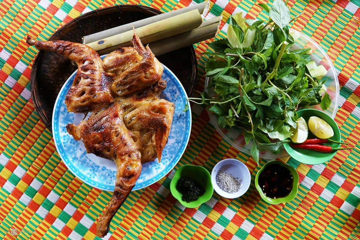 Kh&aacute;m ph&aacute; những qu&aacute;n g&agrave; nướng cơm lam ở Gia Lai cực thơm ngon 4