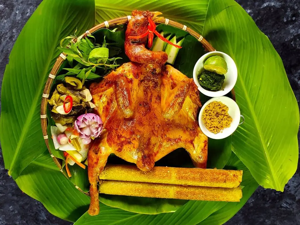Kh&aacute;m ph&aacute; những qu&aacute;n g&agrave; nướng cơm lam ở Gia Lai cực thơm ngon 3