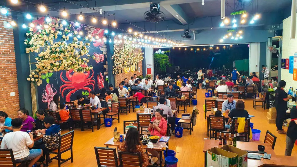 Kh&aacute;m ph&aacute; Ốc Phố, thi&ecirc;n đường ẩm thực nức tiếng tại Gia Lai 2