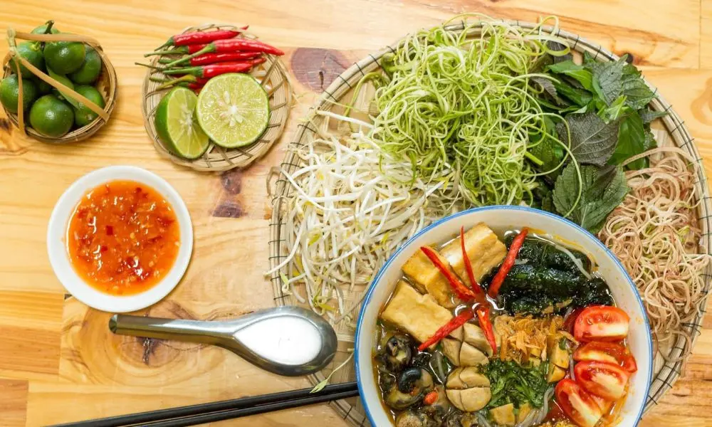 Kh&aacute;m ph&aacute; qu&aacute;n B&uacute;n Ốc Bếp Du thơm ngon nức tiếng của Gia Lai 6