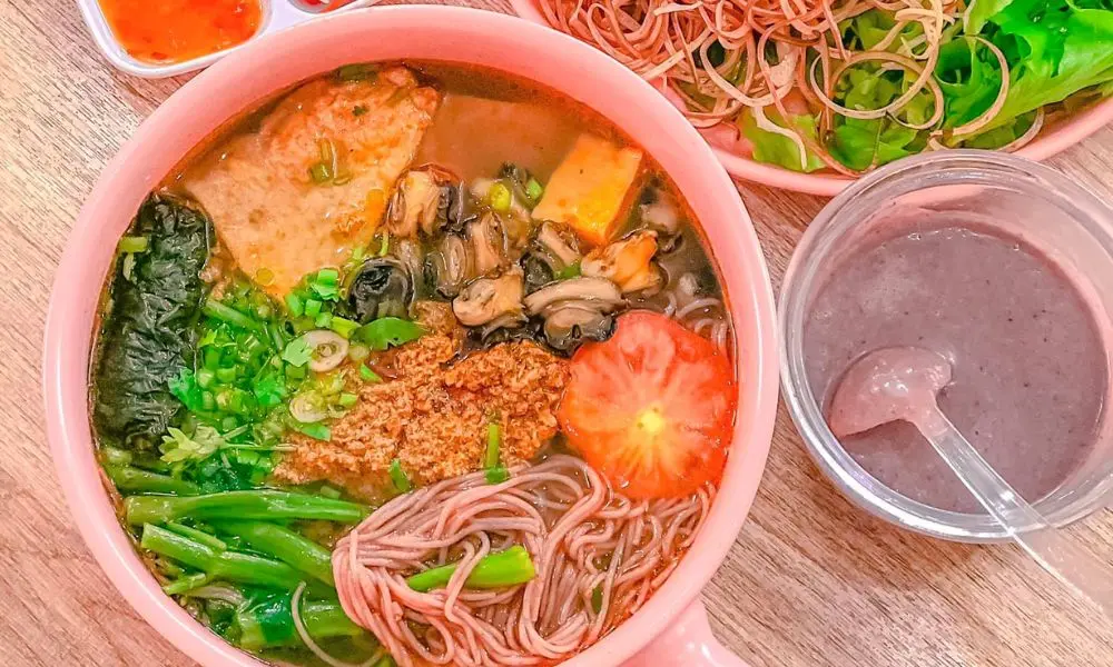 Kh&aacute;m ph&aacute; qu&aacute;n B&uacute;n Ốc Bếp Du thơm ngon nức tiếng của Gia Lai 4