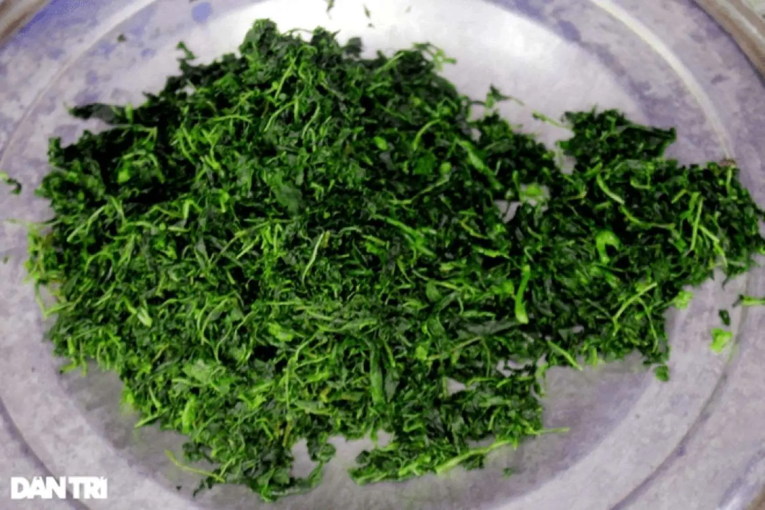 L&aacute; m&igrave; x&agrave;o c&agrave; đắng, m&oacute;n ăn giản dị của đồng b&agrave;o T&acirc;y Nguy&ecirc;n 4