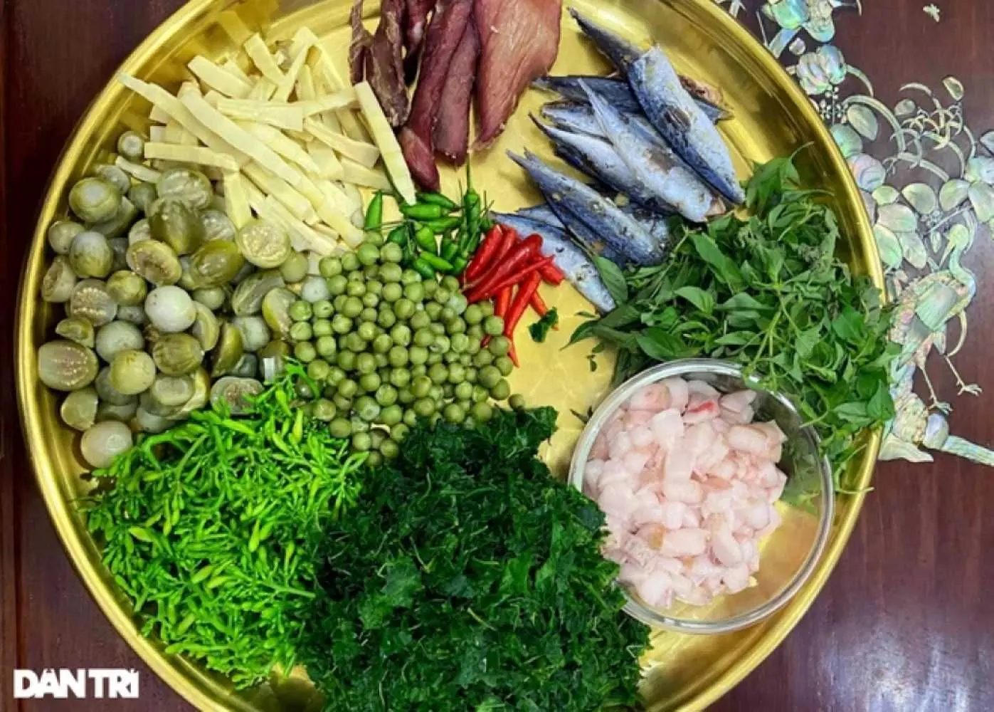 L&aacute; m&igrave; x&agrave;o c&agrave; đắng, m&oacute;n ăn giản dị của đồng b&agrave;o T&acirc;y Nguy&ecirc;n 2