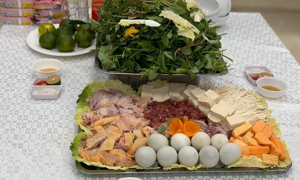 M&oacute;n lẩu l&aacute; rừng Gia Lai độc đ&aacute;o m&agrave; bạn nhất định phải thử 2