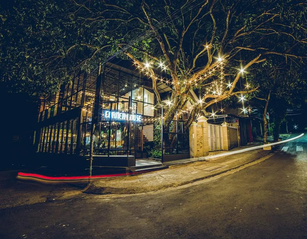 The Corner House Coffee, kh&aacute;m ph&aacute; thi&ecirc;n đường sống ảo đẹp m&ecirc; ly 2