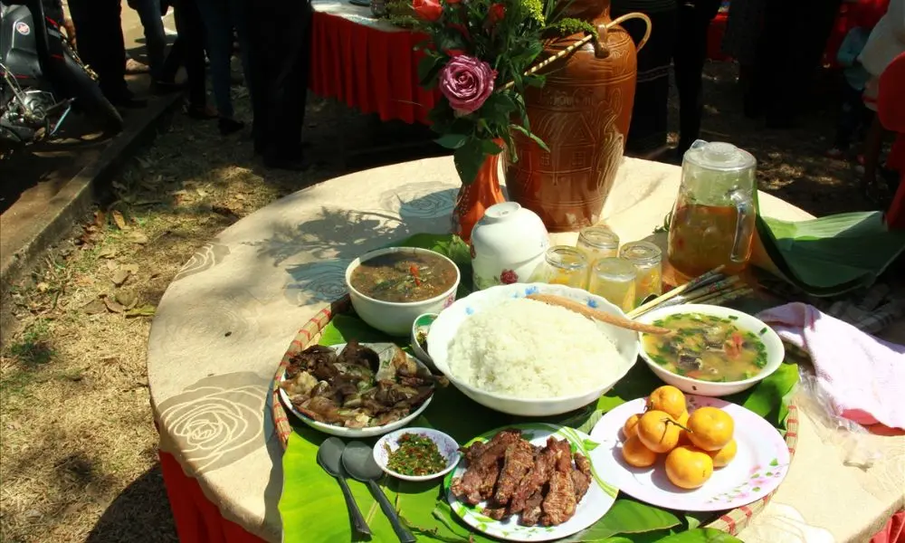 Thử ngay muối kiến v&agrave;ng l&aacute; &eacute; T&acirc;y Nguy&ecirc;n thơm ngon qu&ecirc;n lối về 3