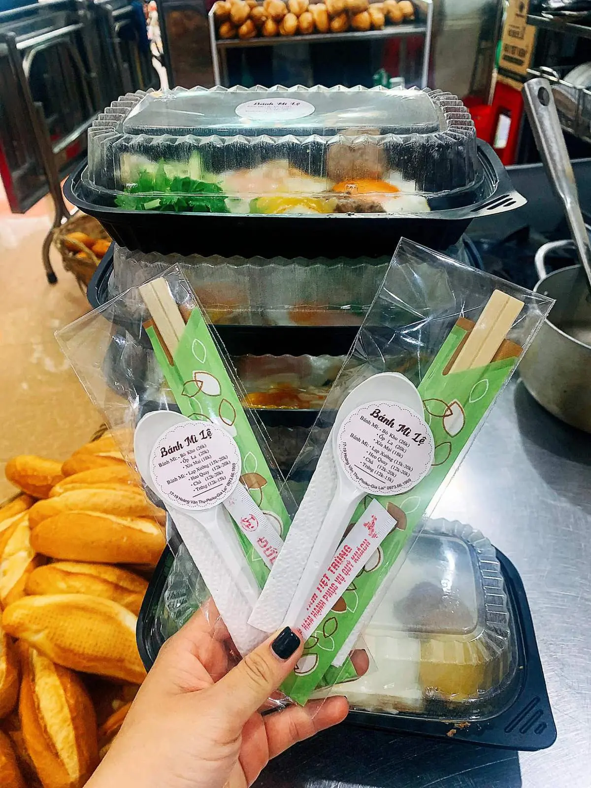 Thưởng thức B&aacute;nh m&igrave; Lệ b&igrave;nh d&acirc;n giữa l&ograve;ng phố n&uacute;i Gia Lai 6