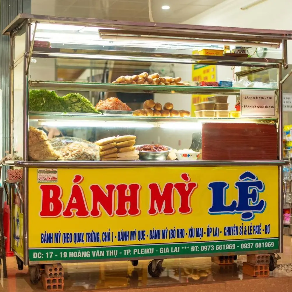 Thưởng thức B&aacute;nh m&igrave; Lệ b&igrave;nh d&acirc;n giữa l&ograve;ng phố n&uacute;i Gia Lai 2