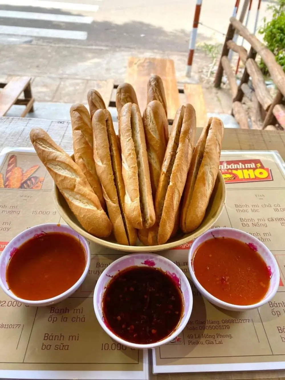 Trải nghiệm tiệm b&aacute;nh m&igrave; nhỏ với hơn 10 loại topping độc lạ ở Gia Lai 3