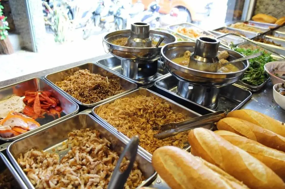 Trải nghiệm tiệm b&aacute;nh m&igrave; nhỏ với hơn 10 loại topping độc lạ ở Gia Lai 6