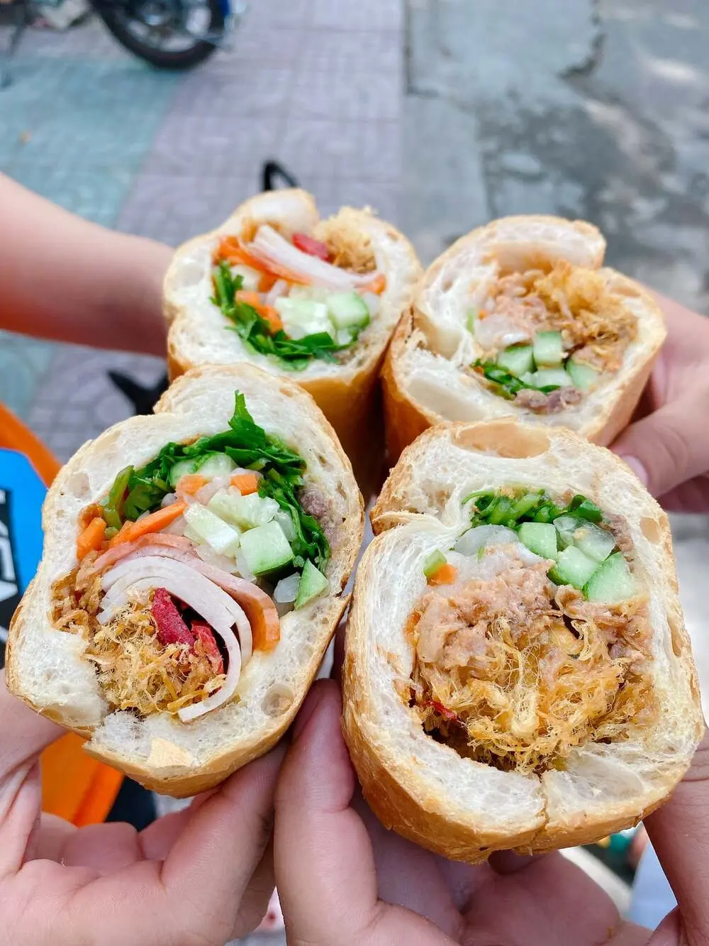 Trải nghiệm tiệm b&aacute;nh m&igrave; nhỏ với hơn 10 loại topping độc lạ ở Gia Lai 9