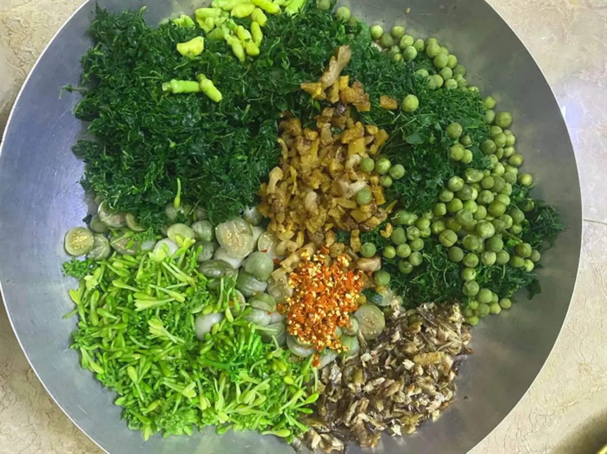 Lá mì xào cà đắng, món ăn giản dị của đồng bào Tây Nguyên