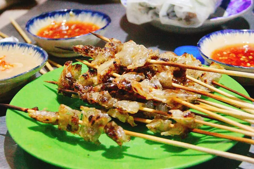 Quán nem lụi bà Sáu, thiên đường ẩm thực của giới trẻ Pleiku