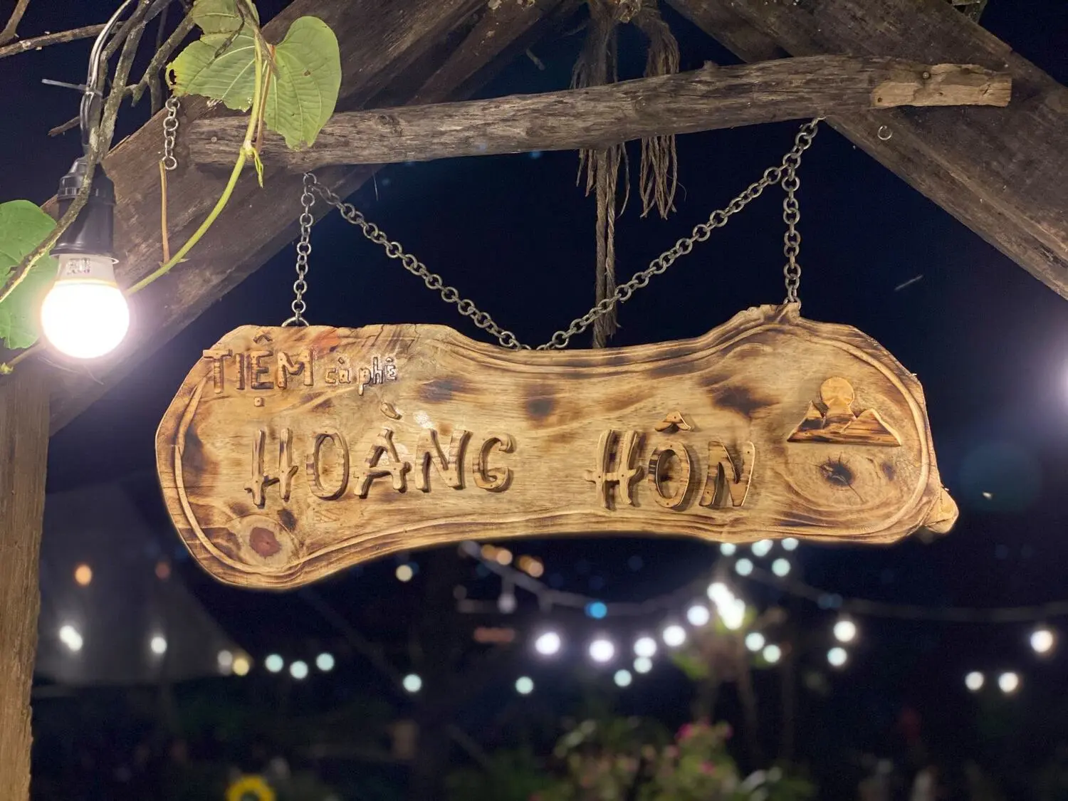 Review Tiệm C&agrave; Ph&ecirc; Ho&agrave;ng H&ocirc;n c&ugrave;ng ch&agrave;ng trai Gia Lai Đ&agrave;o Ph&uacute;c Quang Vũ 2