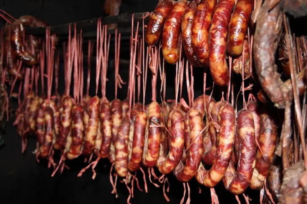 Lạp xưởng g&aacute;c bếp H&agrave; Giang &ndash; M&oacute;n ngon lạ miệng từ v&ugrave;ng Đ&ocirc;ng Bắc 9