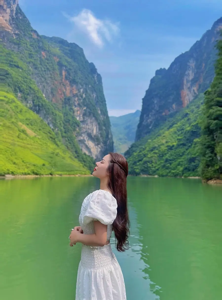 Chinh phục vẻ đẹp của S&ocirc;ng Nho Quế c&ugrave;ng c&ocirc; bạn Sa Nguyễn 2