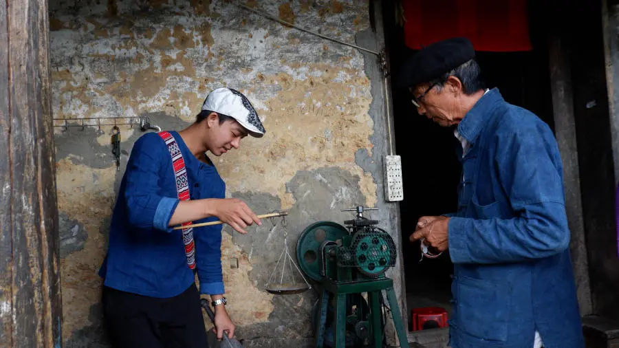 Kh&aacute;m ph&aacute; L&agrave;ng nghề chạm bạc H&agrave; Giang dần tr&ocirc;i v&agrave;o qu&ecirc;n l&atilde;ng 11
